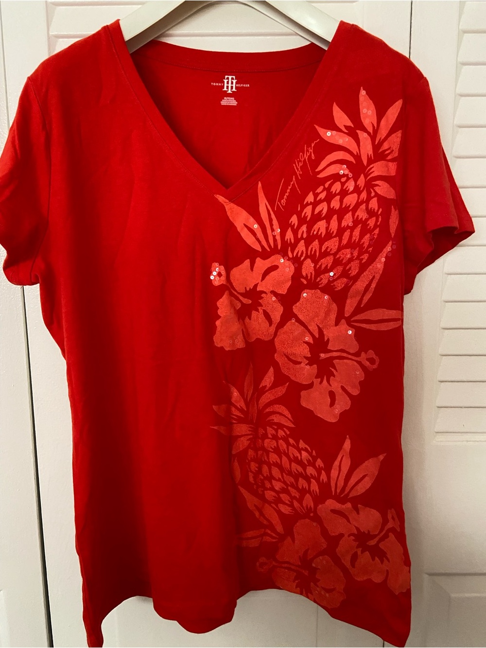 Tommy Hilfiger Red V‑Neck Tropical Pineapple Floral Tee